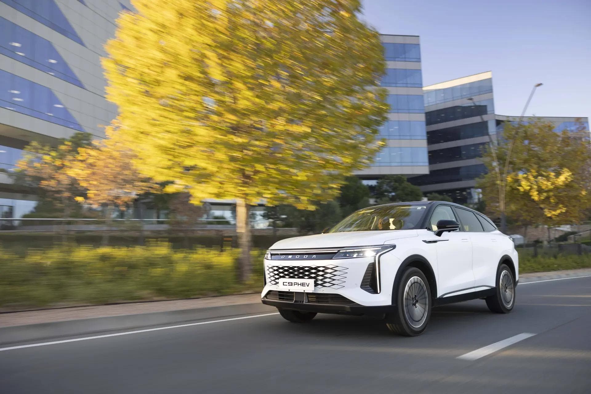 OMODA launches C9 PHEV in South Africa, offering 150 km electric range, 440 kW of power, and flagship-level luxury